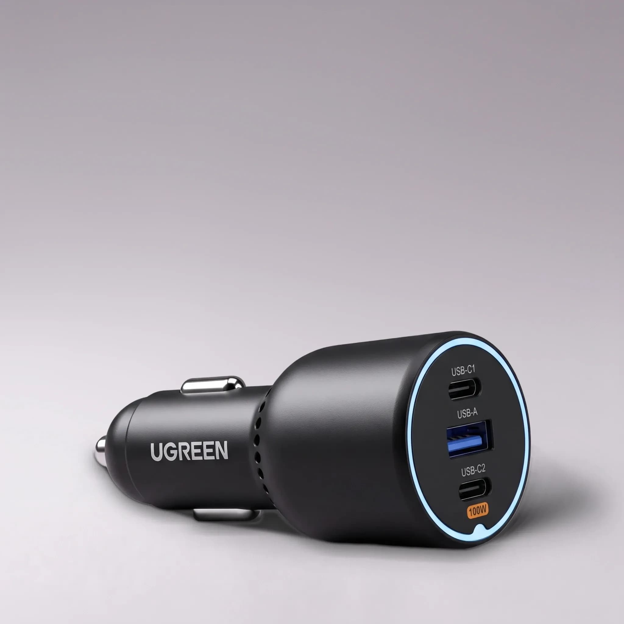 Автомобильное зарядное устройство UGREEN 130W 3-Port — на светло-сером фоне