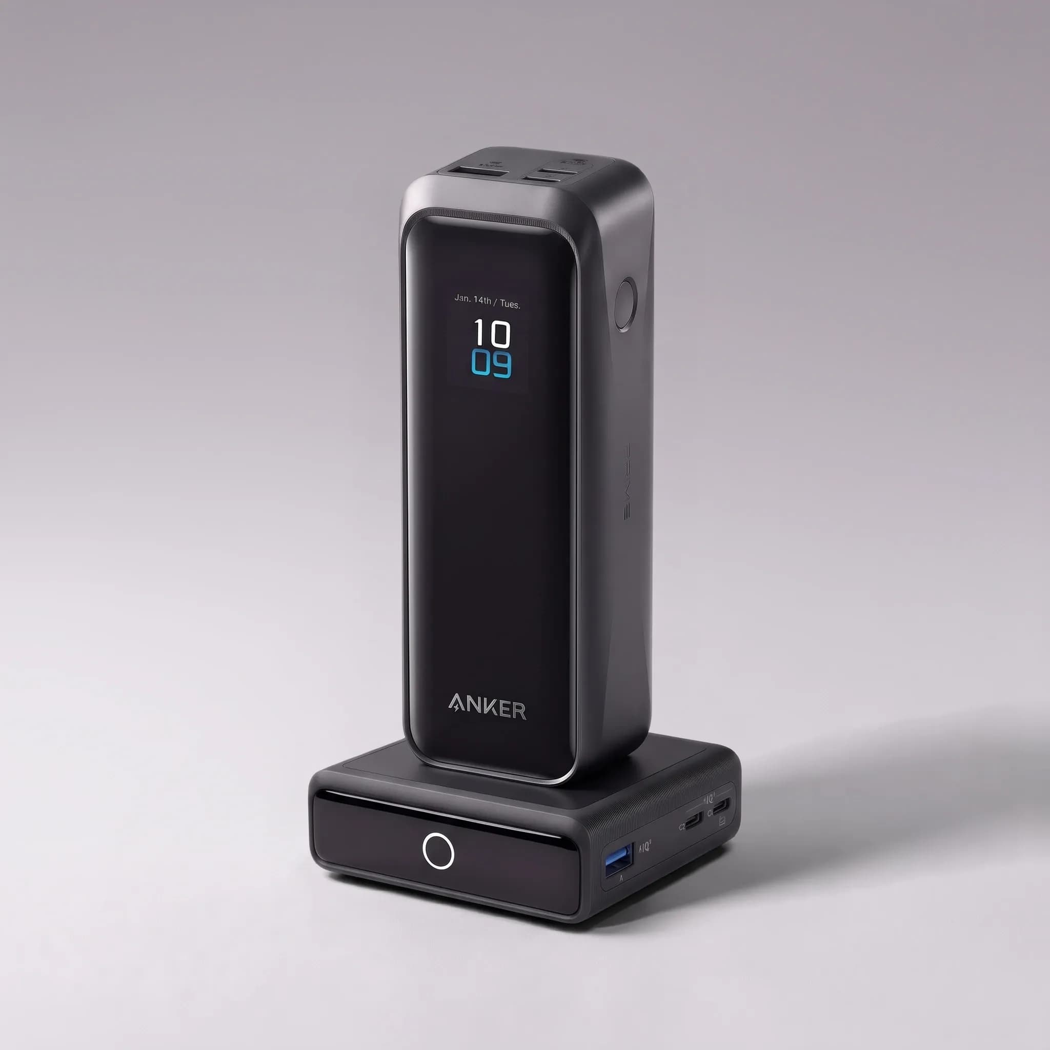 Пауэрбанк Anker Prime 20K 220W с зарядной базой 100W, 20100 мА·ч — на светло-сером фоне